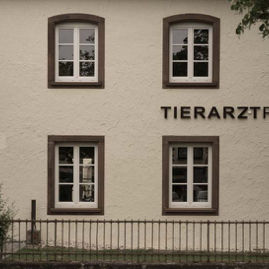 Praxis Tierarzt.jpg