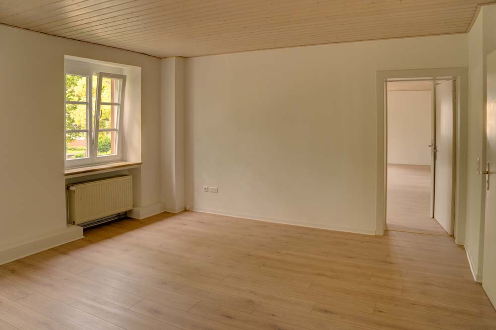 Raum mit 22 qm Tür in angrenzenden Raum